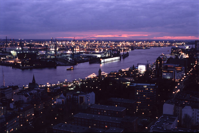 Hamburger Hafen bei Nacht, Hamburger Hafen, Blick vom Michel, Hamburg bei Nacht