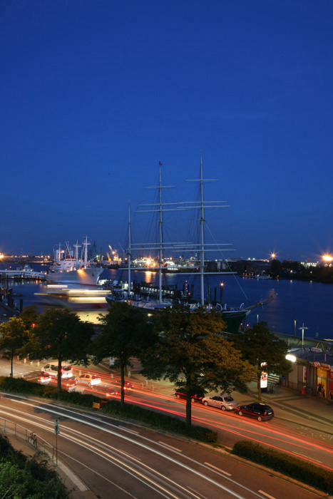 Hamburg bei Nacht, Landungsbrücken, Rickmer Rickmers, Cap San Di, Hamburg bei Nacht