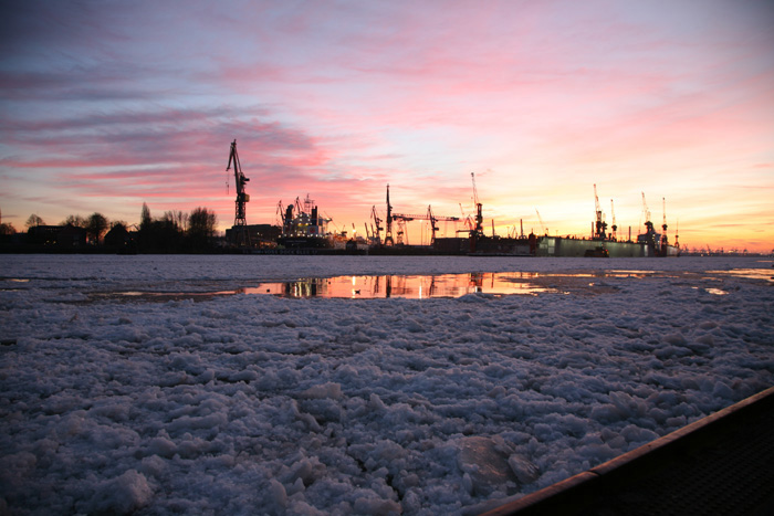 Winter-Impressionen, Blick von den Landungsbrücken im Winter, Hamburg