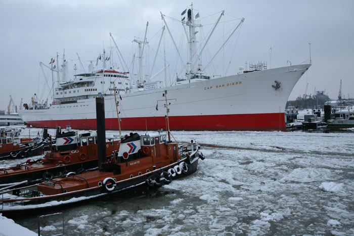 Winter-Impressionen, Cap San Diego im Winter, Schlepper, Hamburg