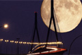 Köhlbrandbrücke und der Mond, Mondsüchtig