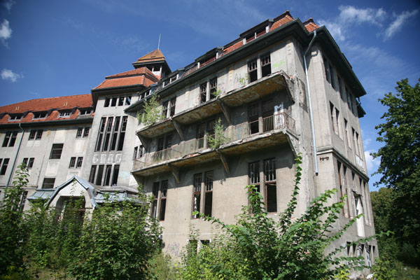 Internat Schwerin Zippendorf, Internat Schwerin Zippendorf, Südansicht vom Hof - Sportclub Traktor Schwerin